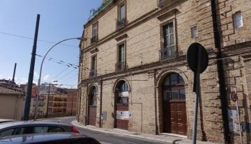 Palazzo Mezzanotte 180.000 de S 72.JPG